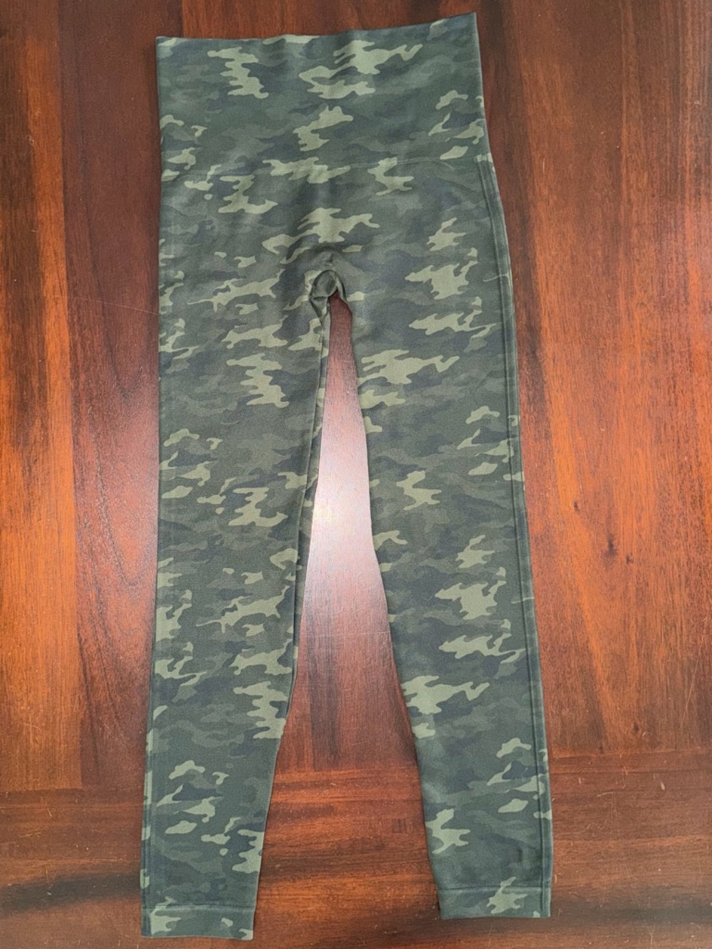 SPANX Look At Me Now Seamless Camo Leggings - Size Large - Picture 4 of 7